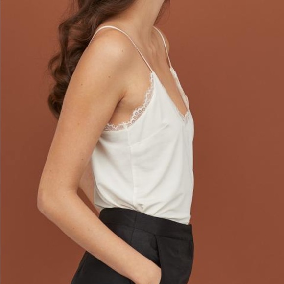 H&M Tops - 🦋 H&M Top 🦋